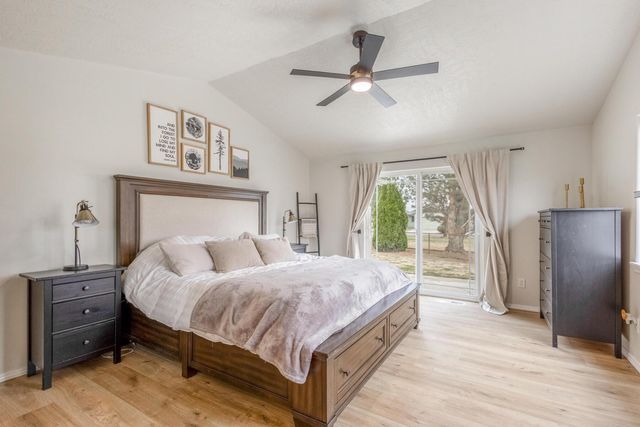 3790 SW Gene Sarazan Drive, Redmond, OR 97756