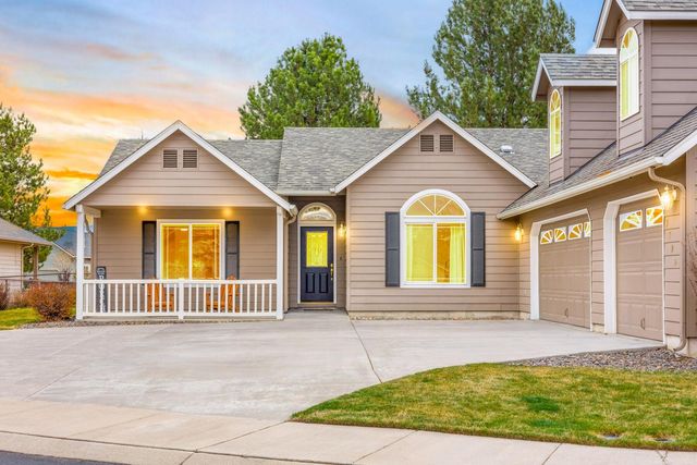 3790 SW Gene Sarazan Drive, Redmond, OR 97756
