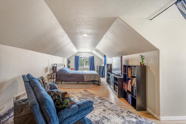 3790 SW Gene Sarazan Drive, Redmond, OR 97756