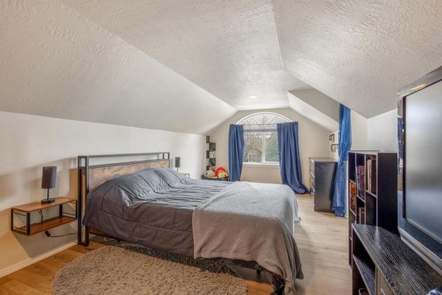 3790 SW Gene Sarazan Drive, Redmond, OR 97756