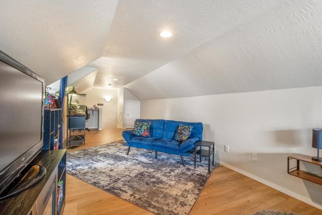 3790 SW Gene Sarazan Drive, Redmond, OR 97756