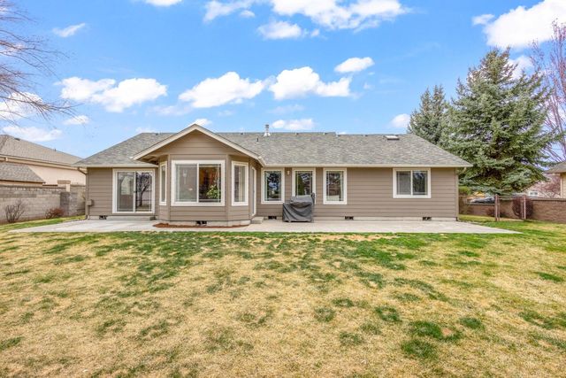 3790 SW Gene Sarazan Drive, Redmond, OR 97756