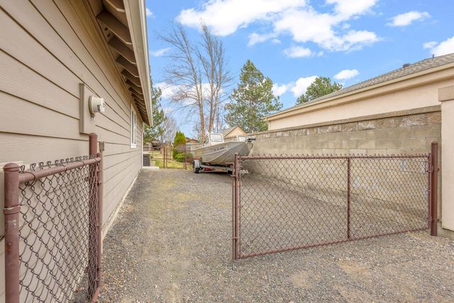 3790 SW Gene Sarazan Drive, Redmond, OR 97756