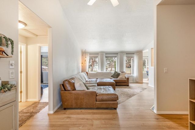 3790 SW Gene Sarazan Drive, Redmond, OR 97756