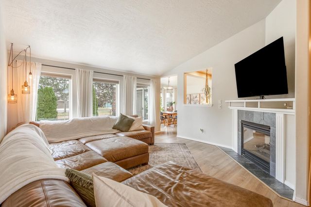 3790 SW Gene Sarazan Drive, Redmond, OR 97756