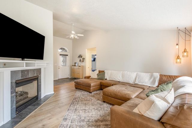 3790 SW Gene Sarazan Drive, Redmond, OR 97756