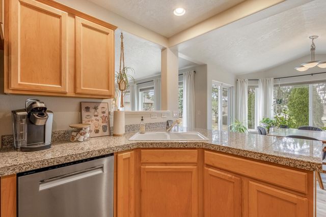 3790 SW Gene Sarazan Drive, Redmond, OR 97756