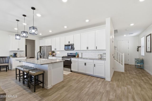 17168 W RUNNING DEER Trail, Surprise, AZ 85387