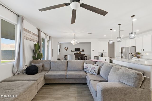 17168 W RUNNING DEER Trail, Surprise, AZ 85387