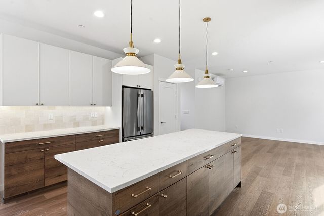 728 Newport Way NW, Issaquah, WA 98027