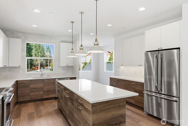 728 Newport Way NW, Issaquah, WA 98027