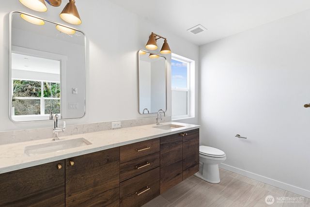 728 Newport Way NW, Issaquah, WA 98027