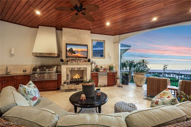 103 Guadeloupe LN, Bonita Springs, FL 34134