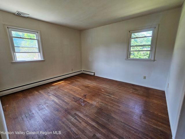 10 Amherst Road, Red Hook, NY 12571