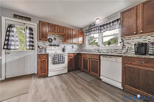 615 W Chapel Dr, Bumpass, VA 23024