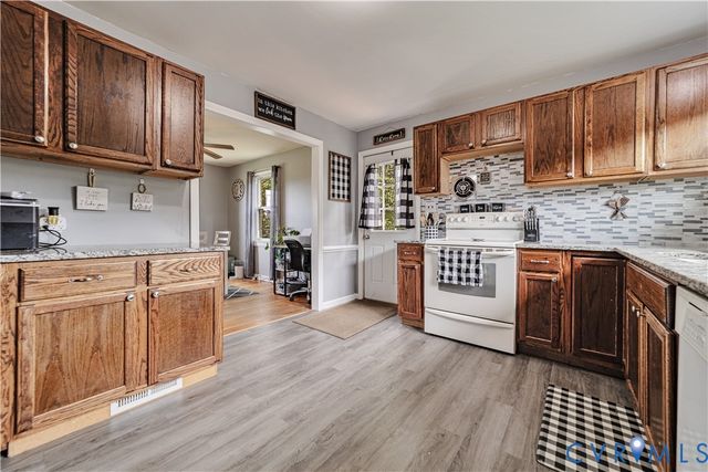 615 W Chapel Dr, Bumpass, VA 23024