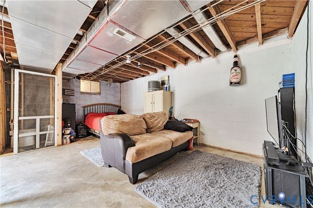 615 W Chapel Dr, Bumpass, VA 23024