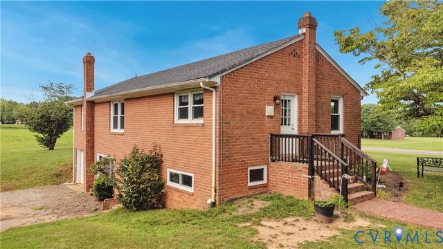 615 W Chapel Dr, Bumpass, VA 23024