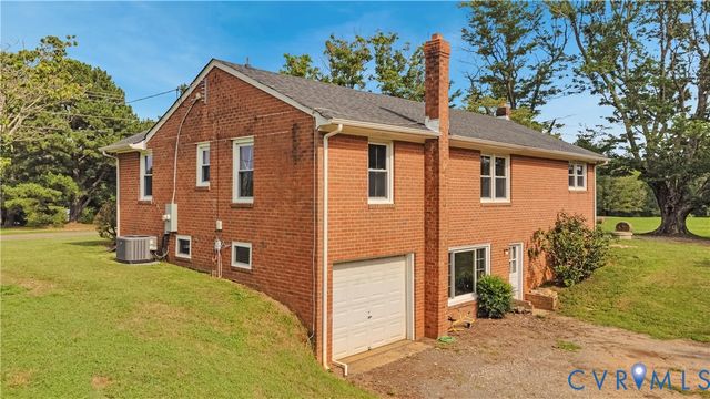 615 W Chapel Dr, Bumpass, VA 23024