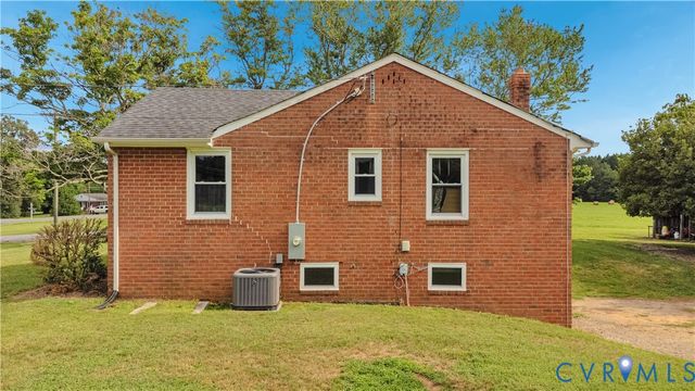 615 W Chapel Dr, Bumpass, VA 23024