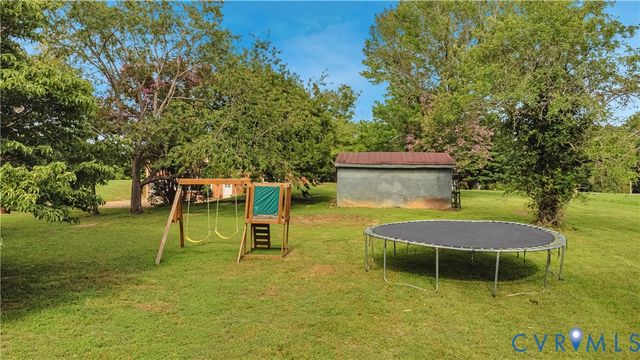 615 W Chapel Dr, Bumpass, VA 23024