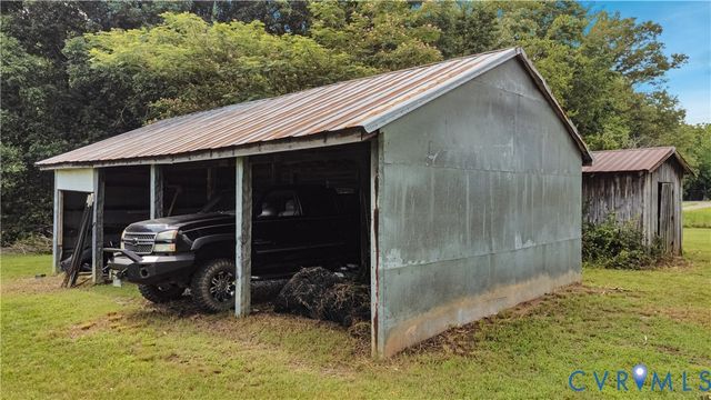 615 W Chapel Dr, Bumpass, VA 23024