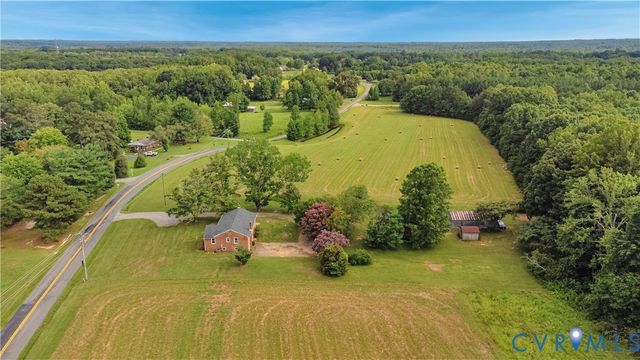 615 W Chapel Dr, Bumpass, VA 23024