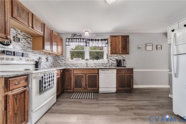 615 W Chapel Dr, Bumpass, VA 23024