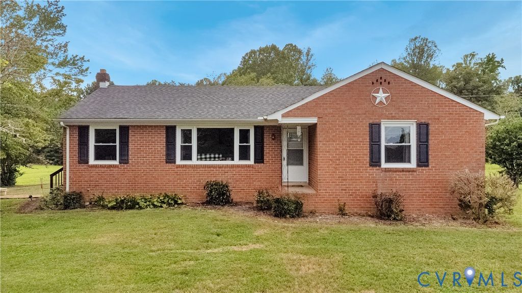 615 W Chapel Dr, Bumpass, VA 23024