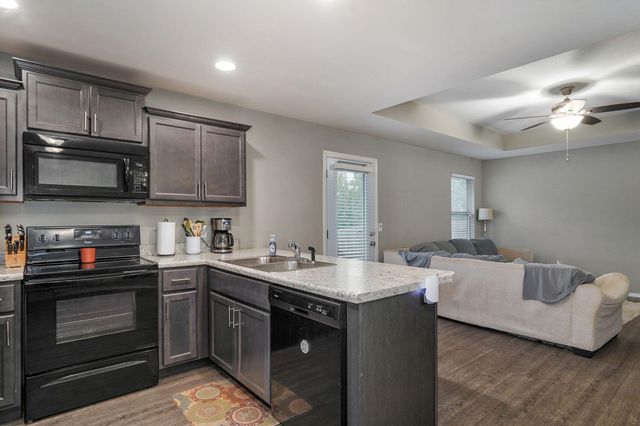 4561 W Tarkio Street, Springfield, MO 65802