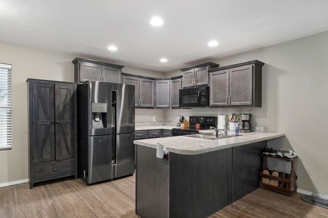 4561 W Tarkio Street, Springfield, MO 65802