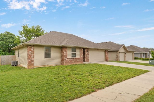 4561 W Tarkio Street, Springfield, MO 65802