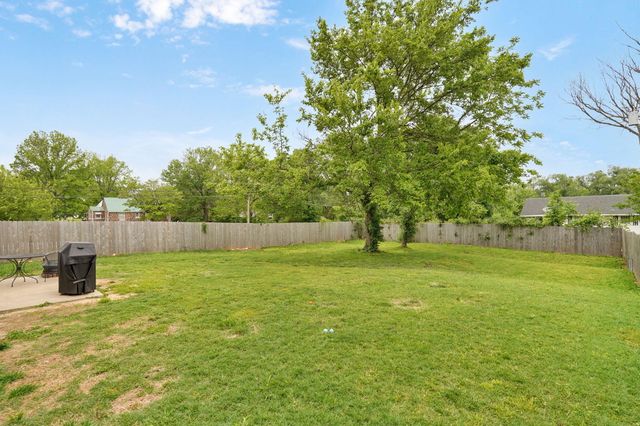 4561 W Tarkio Street, Springfield, MO 65802