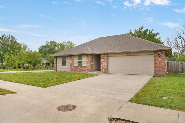 4561 W Tarkio Street, Springfield, MO 65802
