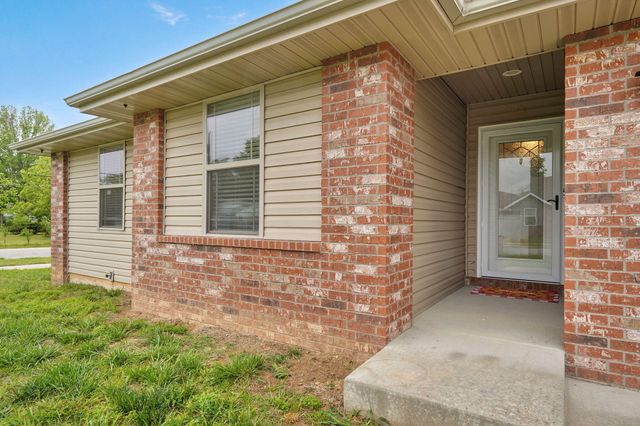 4561 W Tarkio Street, Springfield, MO 65802