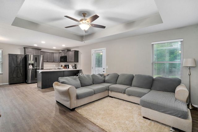 4561 W Tarkio Street, Springfield, MO 65802