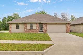 4561 W Tarkio Street, Springfield, MO 65802