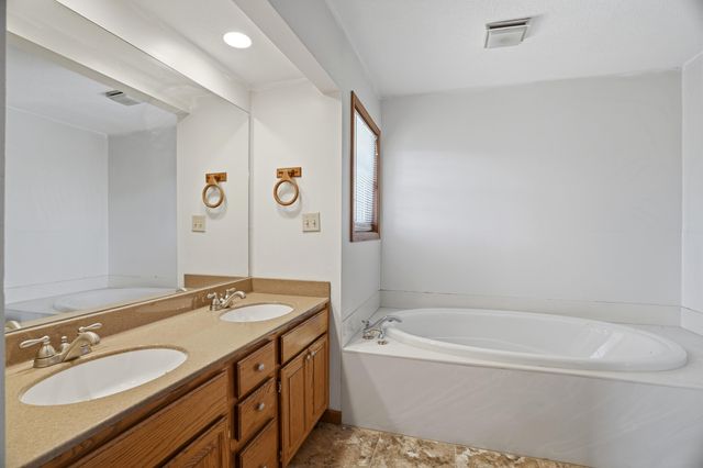 2001 KATY LN, Columbia, MO 65203