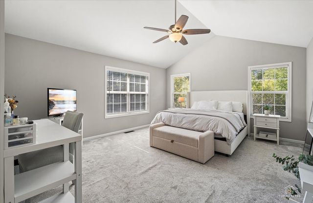 2010 IVY RIDGE Drive, Hoffman Estates, IL 60192