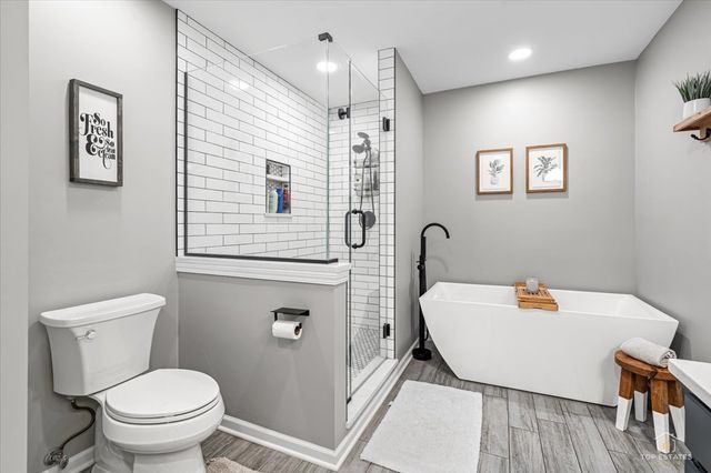 2010 IVY RIDGE Drive, Hoffman Estates, IL 60192