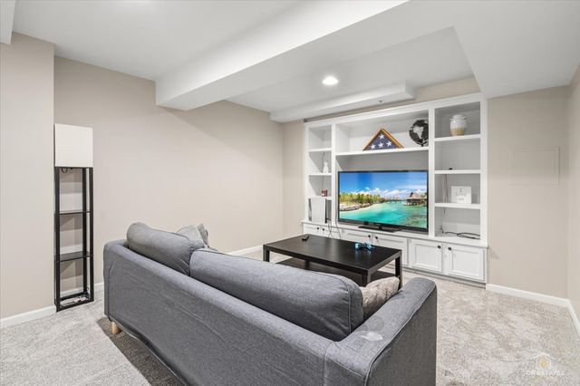 2010 IVY RIDGE Drive, Hoffman Estates, IL 60192