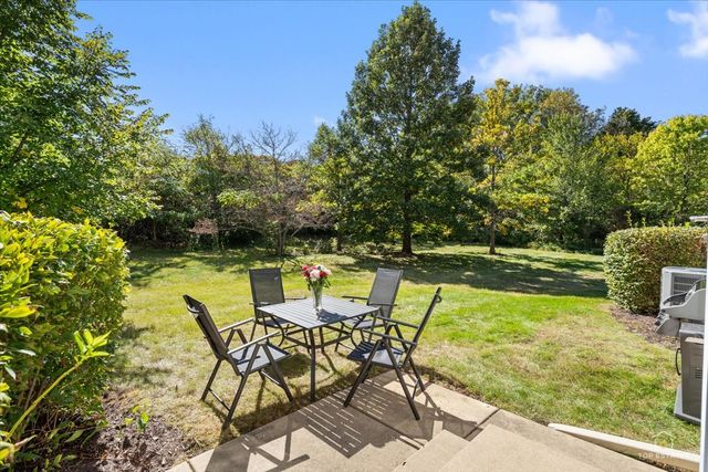 2010 IVY RIDGE Drive, Hoffman Estates, IL 60192