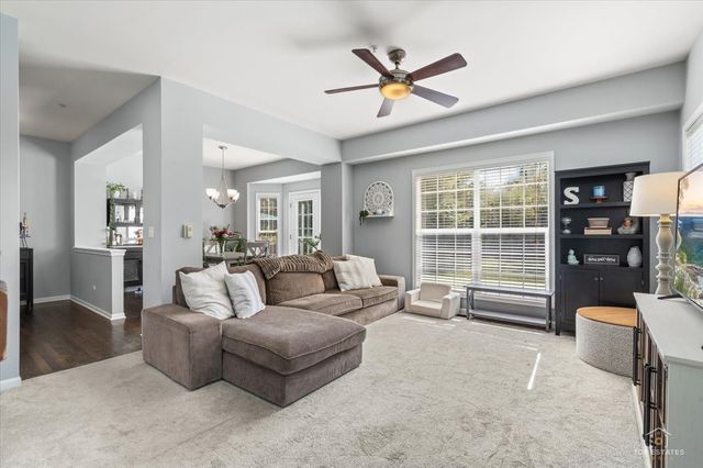 2010 IVY RIDGE Drive, Hoffman Estates, IL 60192