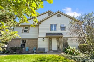 2010 IVY RIDGE Drive, Hoffman Estates, IL 60192