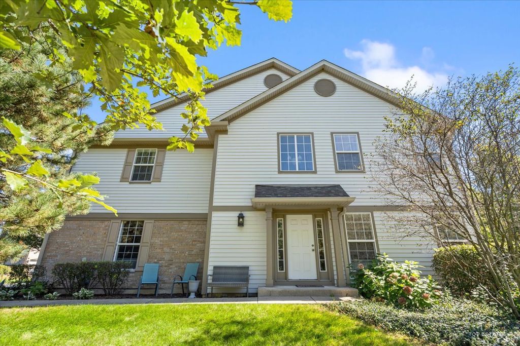 2010 IVY RIDGE Drive, Hoffman Estates, IL 60192
