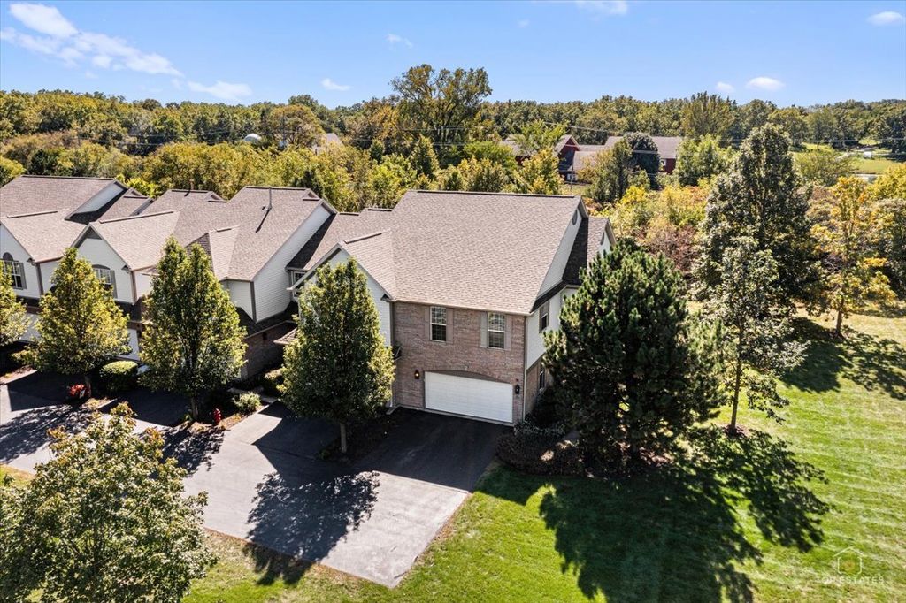 2010 IVY RIDGE Drive, Hoffman Estates, IL 60192 — photo 2
