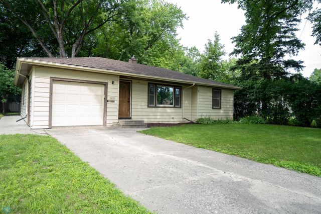 1606 5th Street N, Fargo, ND 58102