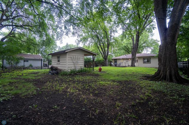 1606 5th Street N, Fargo, ND 58102
