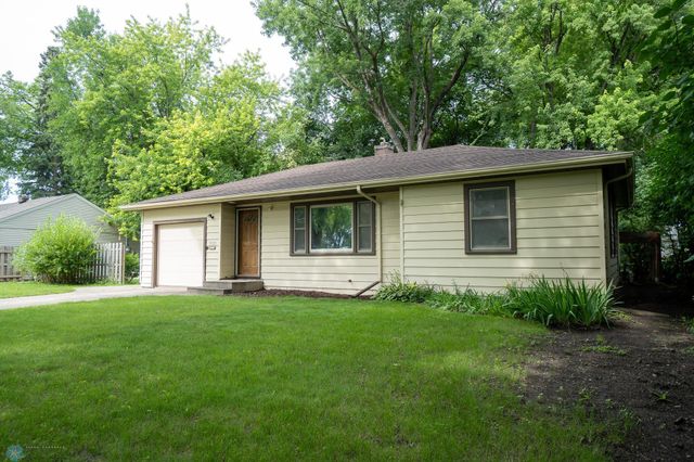 1606 5th Street N, Fargo, ND 58102