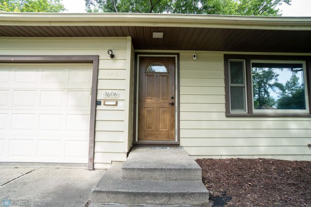 1606 5th Street N, Fargo, ND 58102